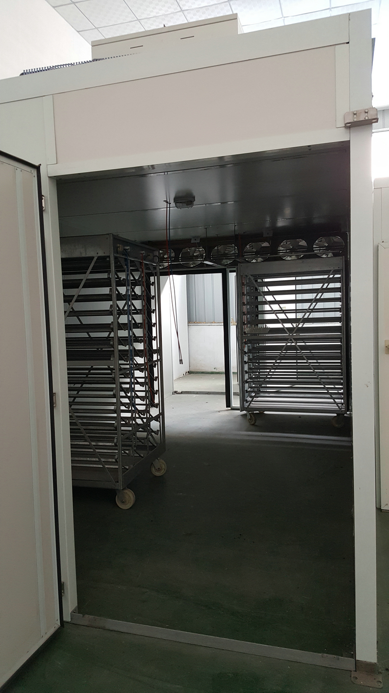 愛多孵化設(shè)備展示